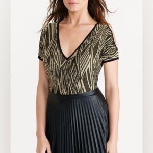 Lauren Ralph Lauren Black/Gold Geometric Metallic Cold Shoulder Top Size M